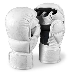 Die Phantom Athletics Sparring Gloves „Muay Thai Frost – White“ bieten optimalen Schutz und Kontrolle beim Sparring in Muay Thai, MMA und Kickboxen.