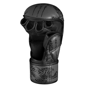 Die grauen Sparring Handschuhe von Phantom Athletics bieten optimalen Komfort und Schutz für harte Trainingssessions im Muay Thai und anderen Kampfsportarten.