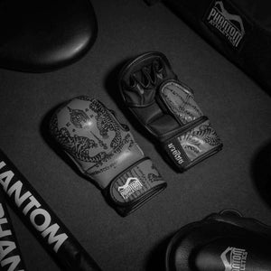 Graue Muay Thai Sparring Handschuhe von Phantom Athletics, designed für beste Performance und Sicherheit beim Boxen und Kickboxen.