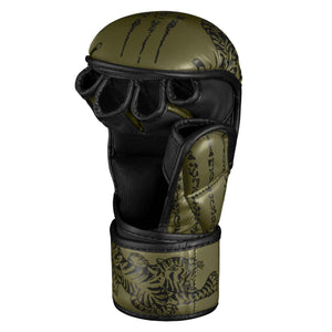 Hochwertige Sparring Handschuhe von Phantom Athletics mit militärischem Look – perfekt für Kampfsportler im Muay Thai, Boxen und Kickboxen. Stoßdämpfende Polsterung und zuverlässiger Klettverschluss für festen Halt im Training.