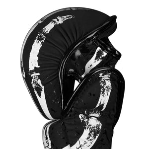 Die MMA Sparring Gloves Apex X-Ray von Phantom Athletics bieten optimalen Schutz und Bewegungsfreiheit für intensives MMA- und Grappling-Training. Perfekt für kontrolliertes Striking und Bodenkampf.