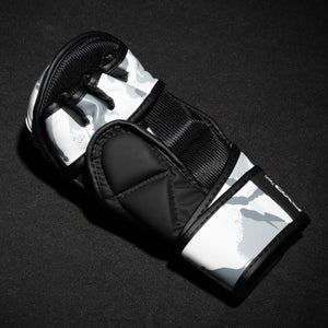 Ob im Training oder Sparring – die Schienbeinschoner Apex Striking Whiteout schützen deine Beine zuverlässig. Ein Muss für alle Kampfsportler, die Wert auf Sicherheit und Bewegungsfreiheit legen.