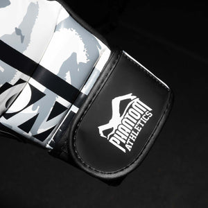 Phantom Athletics bietet mit den Apex Striking Whiteout Schienbeinschonern ein professionelles Equipment für Muay Thai, MMA und Kickboxen. Robust, komfortabel und für maximale Leistung entwickelt.