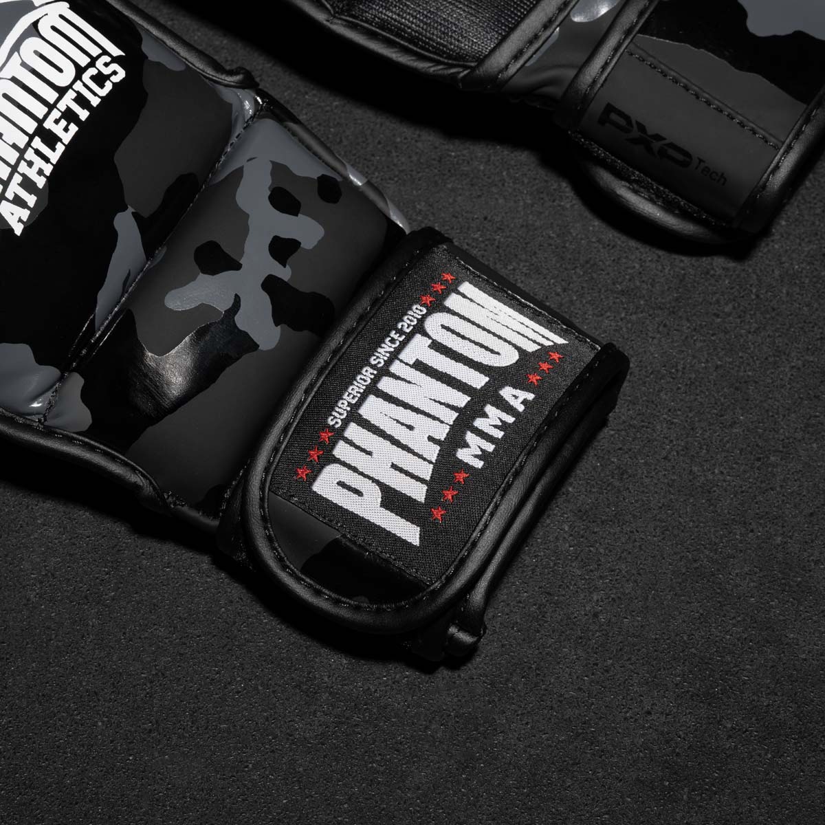 Diese Sparringshandschuhe bieten eine perfekte Balance zwischen Schutz und Bewegungsfreiheit. Geeignet für Mixed Martial Arts, Grappling-Sessions und kontrolliertes Striking im Training.