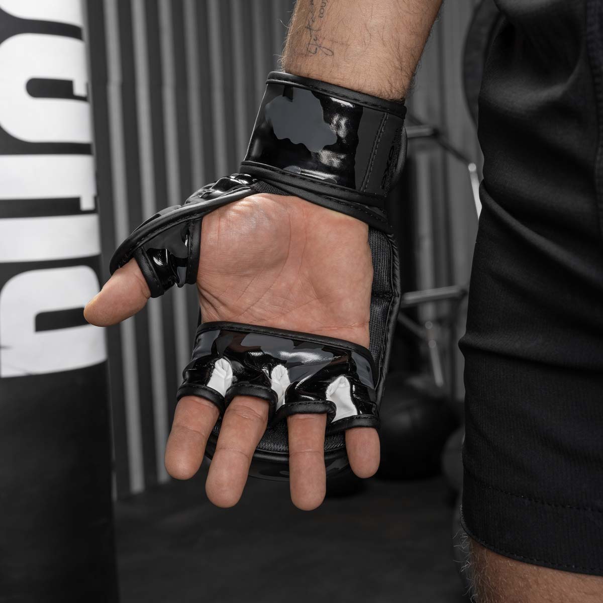 mit handschuhen trainieren MMA Sparrings Handschuhe APEX | Kampfsport Training