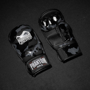 Diese hochwertigen MMA Handschuhe kombinieren starke Polsterung für das Schlagen mit offener Handfläche für bestes Griffgefühl im Bodenkampf. Ideal für ambitionierte Kampfsportler im MMA-Training.
