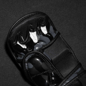 Mit den Apex Camo Sparring Gloves trainierst du effektiv Stand-Up- und Bodentechniken. Phantom Athletics setzt auf langlebige Materialien und eine ergonomische Passform für maximale Leistung.