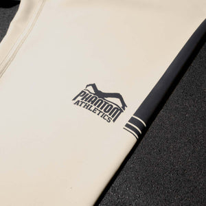 Lange Compression Tights von Phantom für deinen Kampfsport. Überragende Qualität, Passform und Komfort. Perfekt für MMA, Grappling, Muay Thai, BJJ oder auch Ringen. Die beste Kampfsport Legging auf dem Markt. Hier im Sand-farbenen Apex Design.