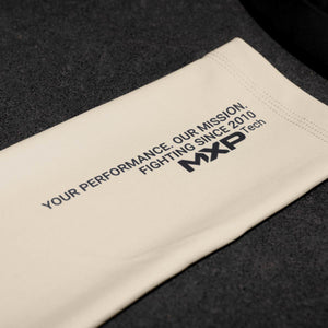 Lange Compression Tights von Phantom für deinen Kampfsport. Überragende Qualität, Passform und Komfort. Perfekt für MMA, Grappling, Muay Thai, BJJ oder auch Ringen. Die beste Kampfsport Legging auf dem Markt. Hier im Sand-farbenen Apex Design.