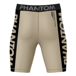 Vector Apex Sand Fightshorts von Phantom Athletics, speziell für MMA- und Muay Thai-Training entwickelt. Perfekt für intensive Trainingseinheiten, Sparring und Wettkämpfe mit robuster Verarbeitung und langlebigen Materialien.