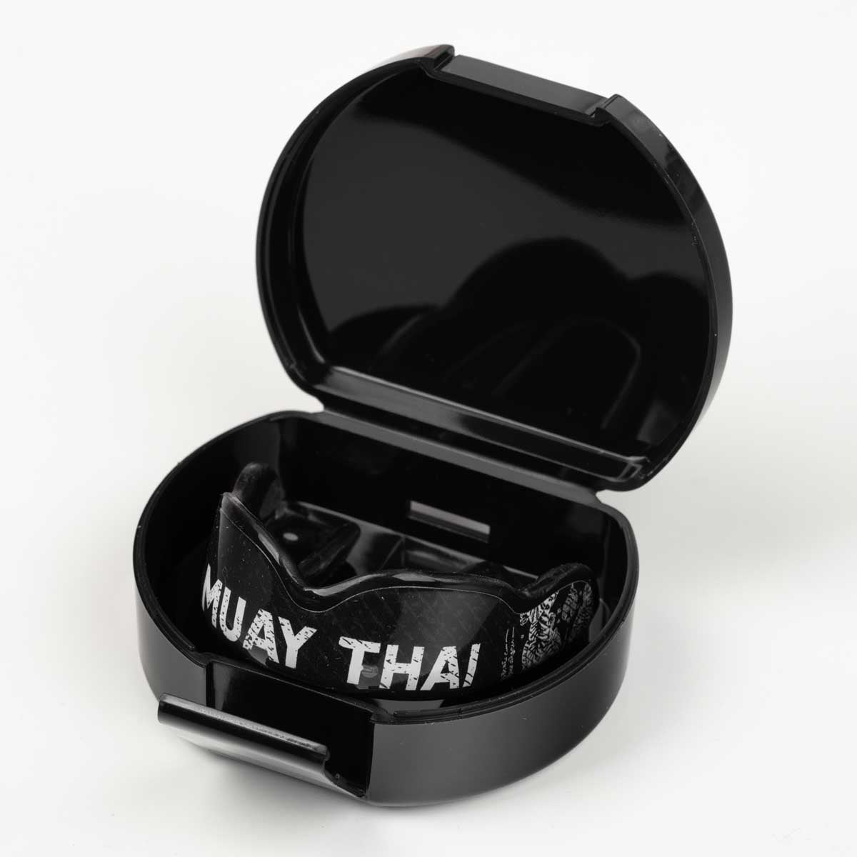 ELITE Muay Thai Zahnschutz – robuster, langlebiger Mundschutz mit guter Schlagabsorption und zuverlässigem Halt selbst bei schnellen Bewegungen und harten Tritten oder Schlägen.