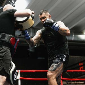 Phantom Athletics „Doberman“ Muay Thai Shorts – strapazierfähige Trainingsshorts mit markantem Print, geeignet für intensives Sparring und Wettkämpfe im Muay Thai.