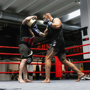 „Doberman“ Muay Thai Shorts von Phantom Athletics – hochwertige Shorts mit auffälligem Design und optimaler Bewegungsfreiheit, ideal für Training und Wettkampf im Kampfsport.