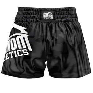 Phantom Muay Thai Shorts in schwarz Camo für Training und Wettkampf. Höchste Qualität und traditionelle Ausführung in Satin für dein Thaiboxen.