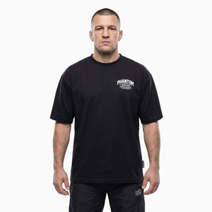 Dieses Premium Heavy Tee von Phantom Athletics kombiniert robustes Material mit atmungsaktiver Performance für Kampfsport und Fitness. Ideal für Sparring, Kickboxen oder entspanntes Training im Gym dank komfortabler Loose-Fit-Passform.