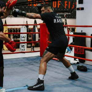 Fan‑Edition Oversize Shirt Team RAKIC – Phantom Athletics Qualität mit stylischem Design rund um Aleksandar Rakić, perfekt für Gym, Sparring und Freizeit‑Wear.