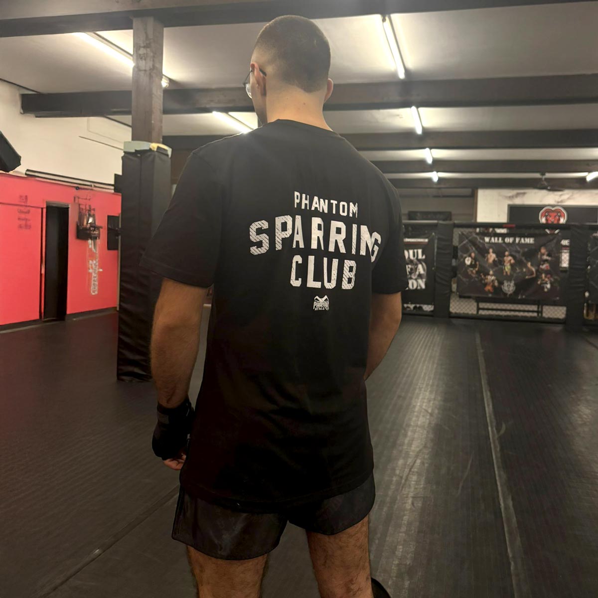 Phantom Athletics Oversize Shirt Sparring mit trendigem Print und lässigem Schnitt für MMA‑Training, Box‑Workouts und Kombinations‑Drills. Bequemer Begleiter für Training und Freizeit.
