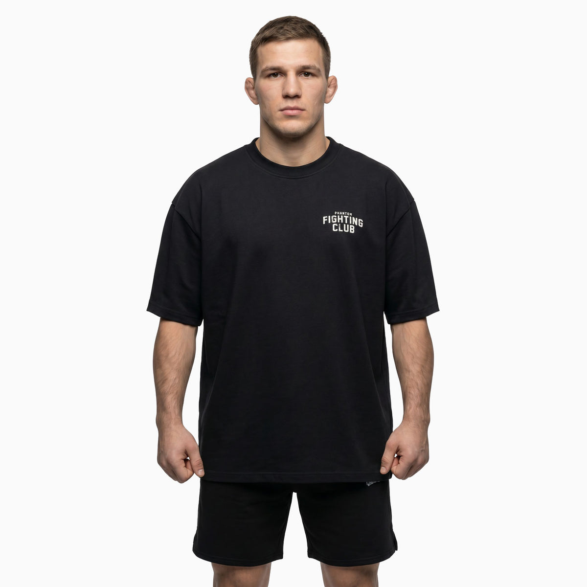Dieses hochwertige Oversize T-Shirt von Phantom Athletics kombiniert robustes Material mit funktionalem Design für Kampfsport und Fitness. Ideal für Kickboxen, Muay Thai und anspruchsvolles Training dank atmungsaktivem Stoff.