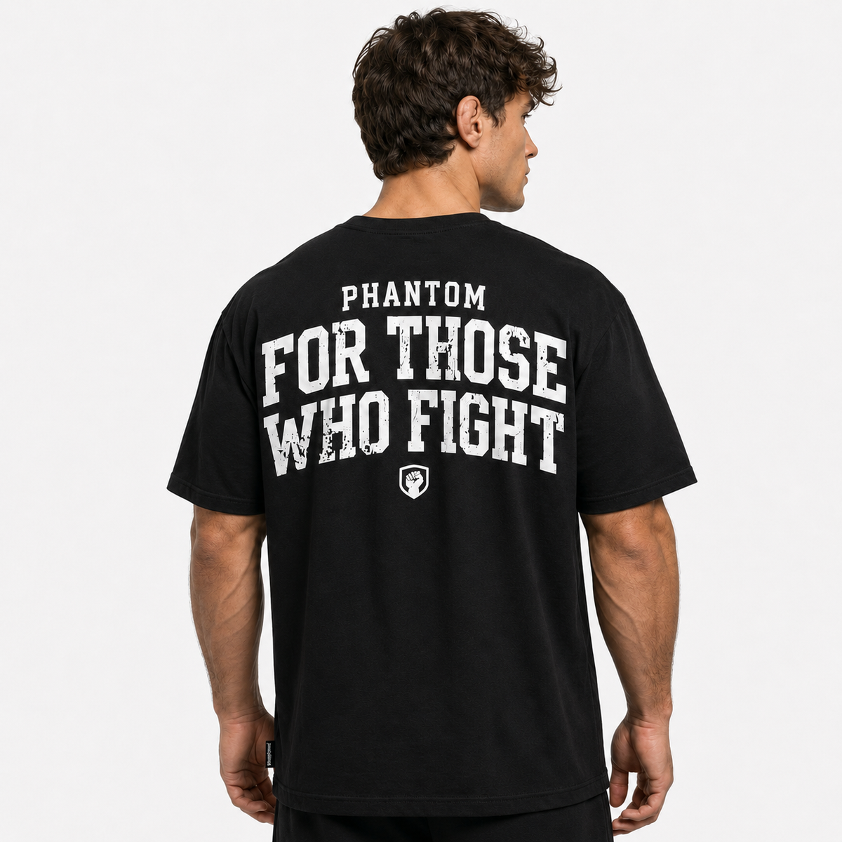 Das Phantom Athletics Oversize Shirt For Those Who Fight steht für echten Kampfsport-Lifestyle und verbindet urbanen Streetwear-Style mit funktioneller Performance. Der lockere Schnitt sorgt für maximale Bewegungsfreiheit und macht das Shirt ideal für MMA, Boxen, Kickboxen oder intensives Gym-Training.