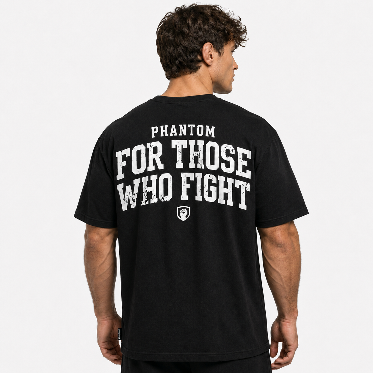 Das Phantom Athletics Oversize Shirt For Those Who Fight steht für echten Kampfsport-Lifestyle und verbindet urbanen Streetwear-Style mit funktioneller Performance. Der lockere Schnitt sorgt für maximale Bewegungsfreiheit und macht das Shirt ideal für MMA, Boxen, Kickboxen oder intensives Gym-Training.