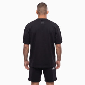 Das Phantom Athletics Oversize T-Shirt Supporter bietet eine lockere Passform und hohen Tragekomfort für Kampfsportler und Supporter der Fight Community. Das moderne Shirt lässt sich perfekt im Gym, auf dem Weg zum Training oder als lässige Streetwear tragen.
