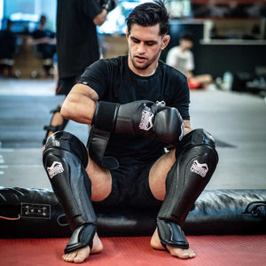 Phantom Athletics Riot Pro Knieschützer mit flexiblem Design und sicherem Sitz. Geeignet für Grappling, Wrestling und Mixed Martial Arts.