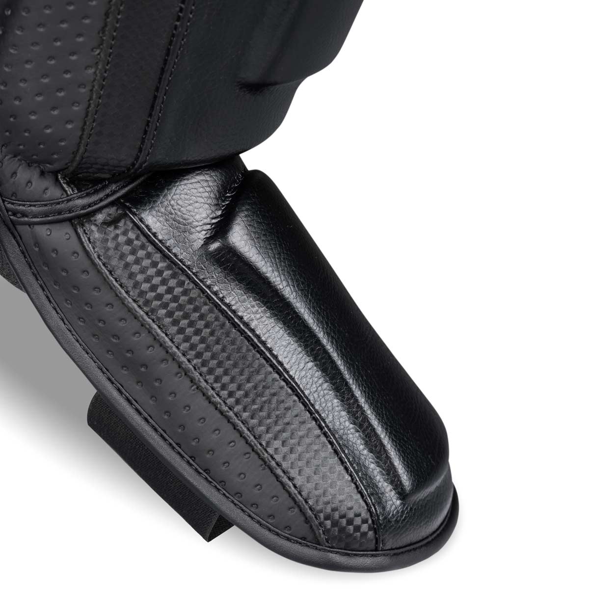 Die Phantom Athletics RIOT Pro Schienbeinschoner bieten gezielte Dämpfung und Schutz, sodass Kampfsportler mit voller Kraft trainieren können. Sie sind optimal für intensives Training und gewährleisten ein hohes Maß an Sicherheit.
