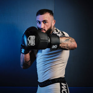 Mit seinem sandfarbenen Look steht der Evo Apex Rashguard für fokussierte Stärke und technisches Können. Perfekt für Kampfsportler, die Wert auf Qualität, Komfort und Stil legen.