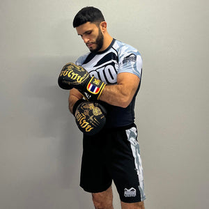 Phantom Athletics Rashguard Warfare Urban Camo, ideal für MMA, Grappling und intensives Kampfsporttraining. Dieses hochwertige Rashguard bietet eine ergonomische Passform, maximale Bewegungsfreiheit und ein modernes Urban-Camo-Design für maximale Performance.