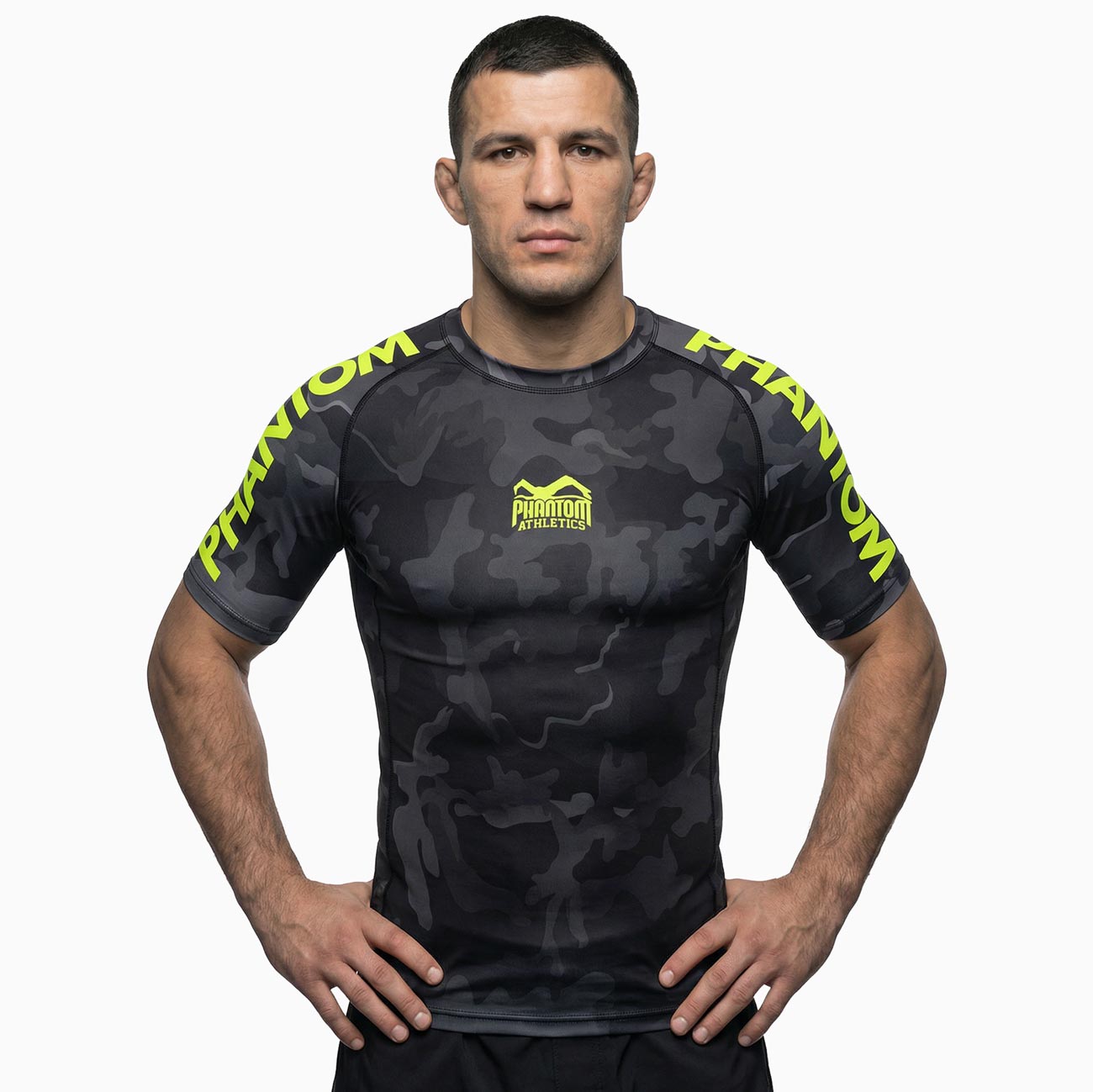 MMA Rashguard für deinen Kampfsport von Phantom Athletics. Perfekt geeignet für MMA, BJJ, Ringen, Muay Thai und Boxen. Überragende Qualität und Tragekomfort vom Marktführer. Hier im schwarz/neon Camo Look. 