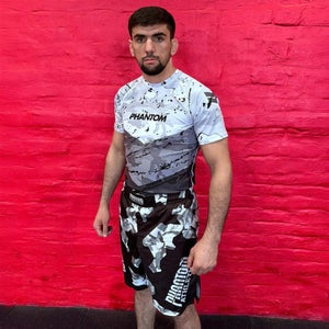 Die Shorts Storm Nitro von Phantom Athletics überzeugen durch ihr dynamisches Design und maximale Bewegungsfreiheit – perfekt für Kampfsport, Fitness und funktionelles Training. Das leichte, robuste Material sorgt für hohen Tragekomfort bei jeder Trainingseinheit.