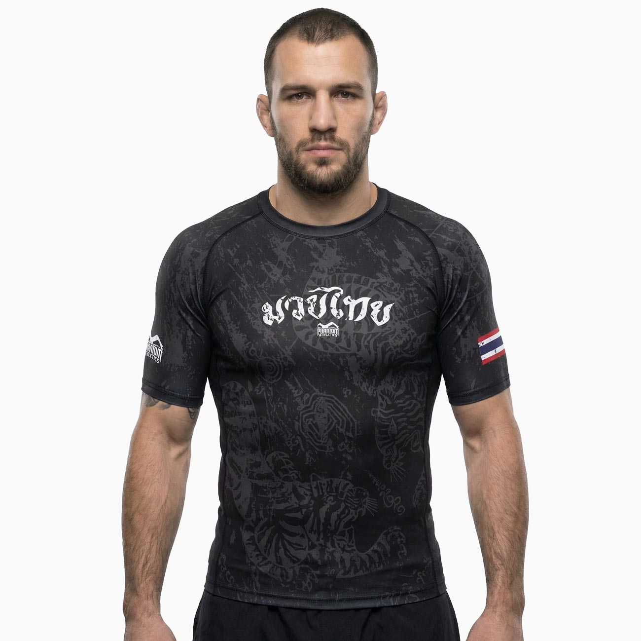 Muay Thai Compression Shirt von Phantom Athletics. Rashguard mit thailändischem Sak Yant Motiven.