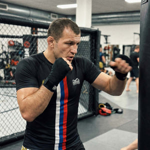 Stylisches Phantom Athletics Rashguard im Team Russia Look mit elastischem Material und flachen Nähten, perfekt für anspruchsvolle Trainingseinheiten, Wettkampfvorbereitung und Jiu‑Jitsu‑Sessions.
