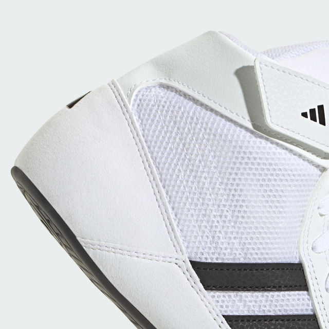 Klassisch designte adidas Wrestling-Schuhe – Weiß-Schwarz Look trifft auf perfekte Performance beim Ringen und Grappling.