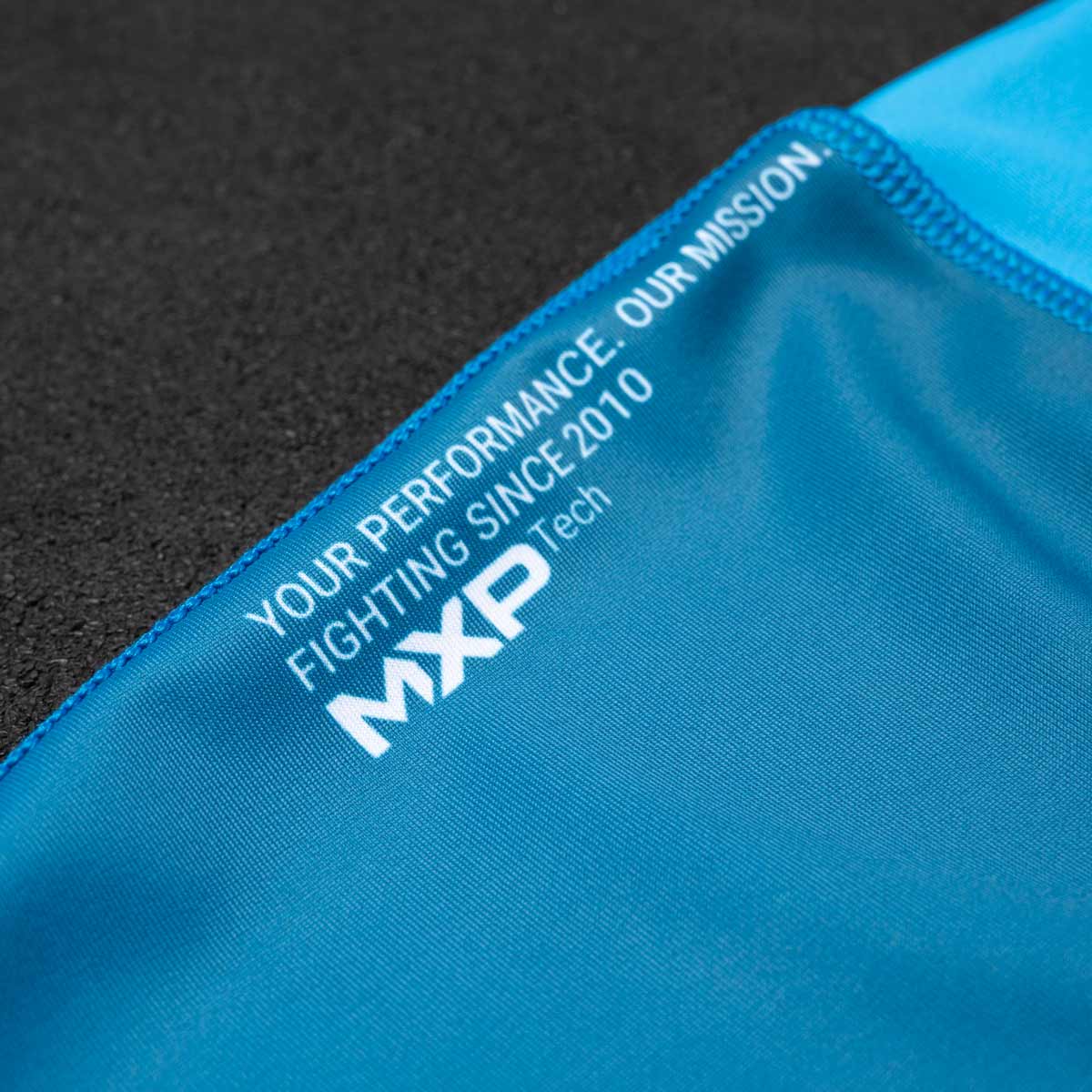 Leichter und flexibler Phantom Athletics Wrestling Singlet Apex Blue für optimale Performance. Entwickelt für Ringer, die Komfort und Beweglichkeit brauchen.