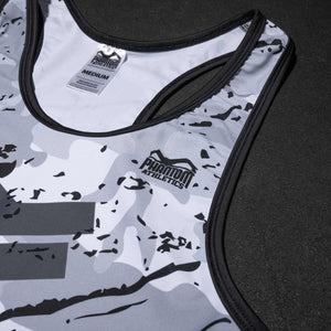 Das Phantom Athletics Delta Wrestling Jersey erfüllt die UWW-Standards und ist damit ideal für professionelle Wettkämpfe. Die enganliegende Passform und das schweißableitende Material sorgen für hohen Tragekomfort und halten Ringer bei intensiven Matches kühl und trocken.