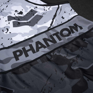 Mit seinem robusten und dehnbaren Material ist das Delta Wrestling Jersey perfekt für dynamische Bewegungen im Ringen. Dieses Jersey bietet Halt und Flexibilität und ist somit ideal für Trainingssessions und Wettkämpfe auf hohem Niveau.