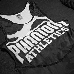 Das Warfare Urban Camo Wrestling Jersey entspricht den Standards für UWW-Wettkämpfe und ist daher ideal für den professionellen Einsatz im Ringen. Der enge, rutschfeste Sitz sorgt für maximale Beweglichkeit und bleibt auch bei intensivem Kontakt sicher an Ort und Stelle.