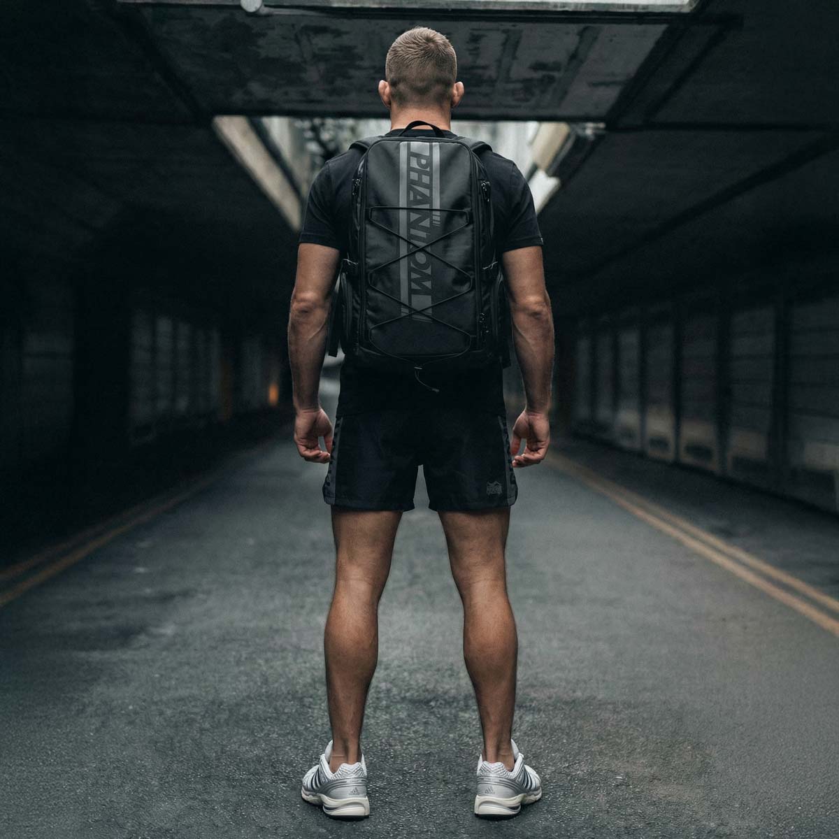 Kampfsport‑Backpack von Phantom Athletics mit mehreren Innen‑ und Außenfächern für Handschuhe, Bandagen und Trainingskleidung.
