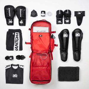 Kampfsportler profitieren bei diesem Modell von praktischen Seiten- und Fronttaschen für schnellen Zugriff. Perfekt für Tape, Mundschutz oder kleine Geräte.