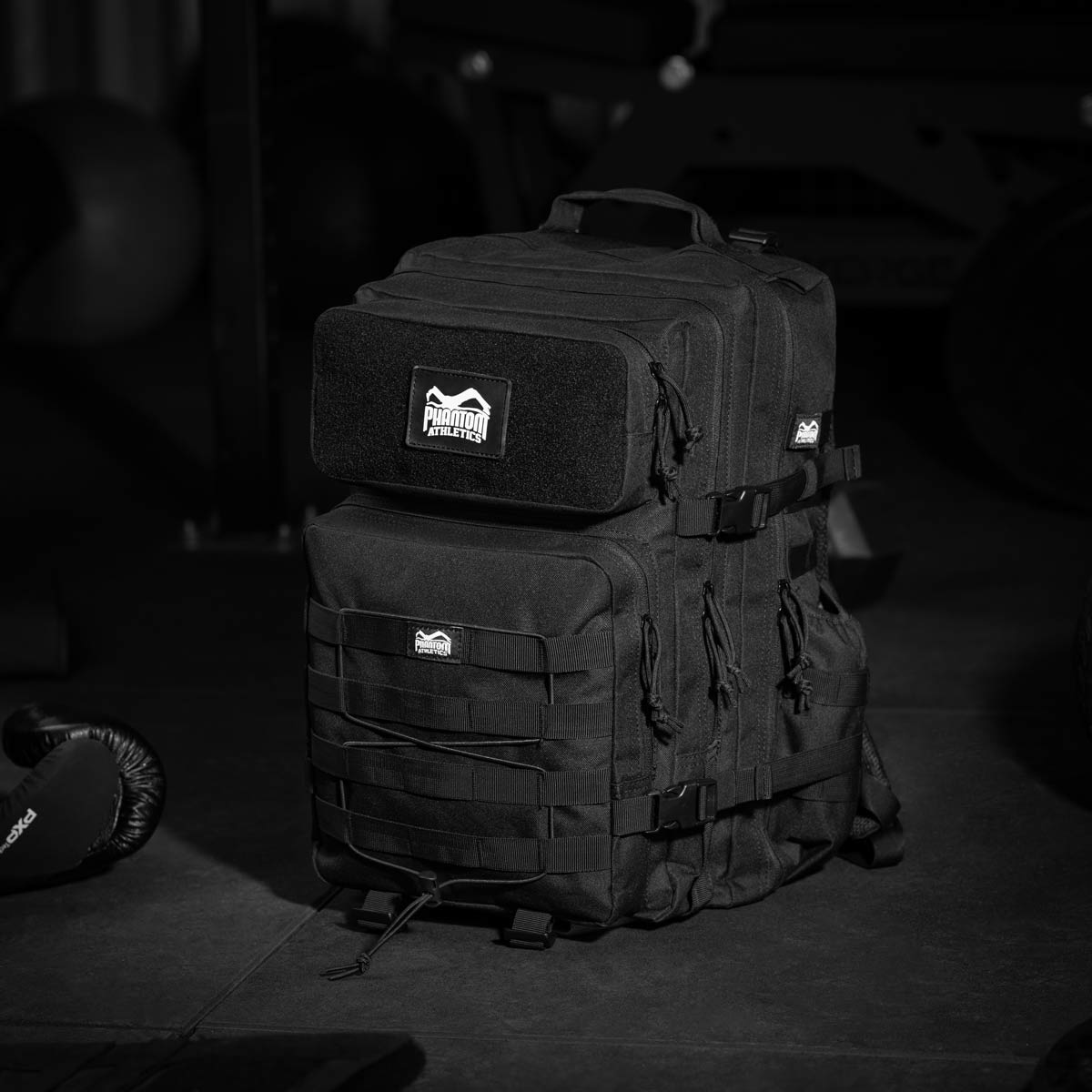 Phantom Athletics Rucksack Delta Army – speziell entwickelt für den Transport von Kampfsportausrüstung. Perfekte Wahl für Boxer, MMA-Kämpfer und Fitnesssportler.