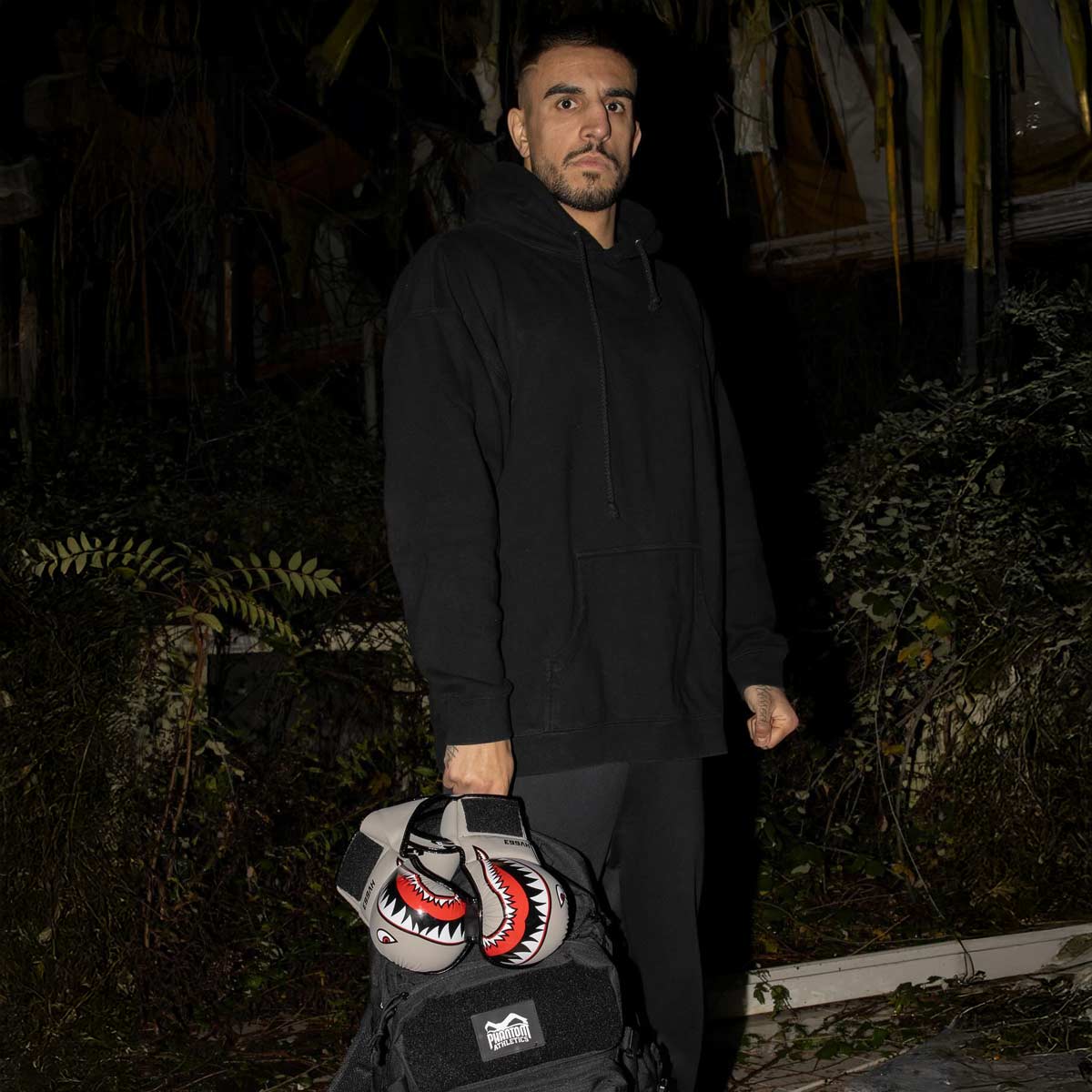 Der Delta Army Rucksack von Phantom Athletics überzeugt durch robustes Material und praktische Fächeraufteilung. Ideal für Boxtraining, MMA und Muay Thai.