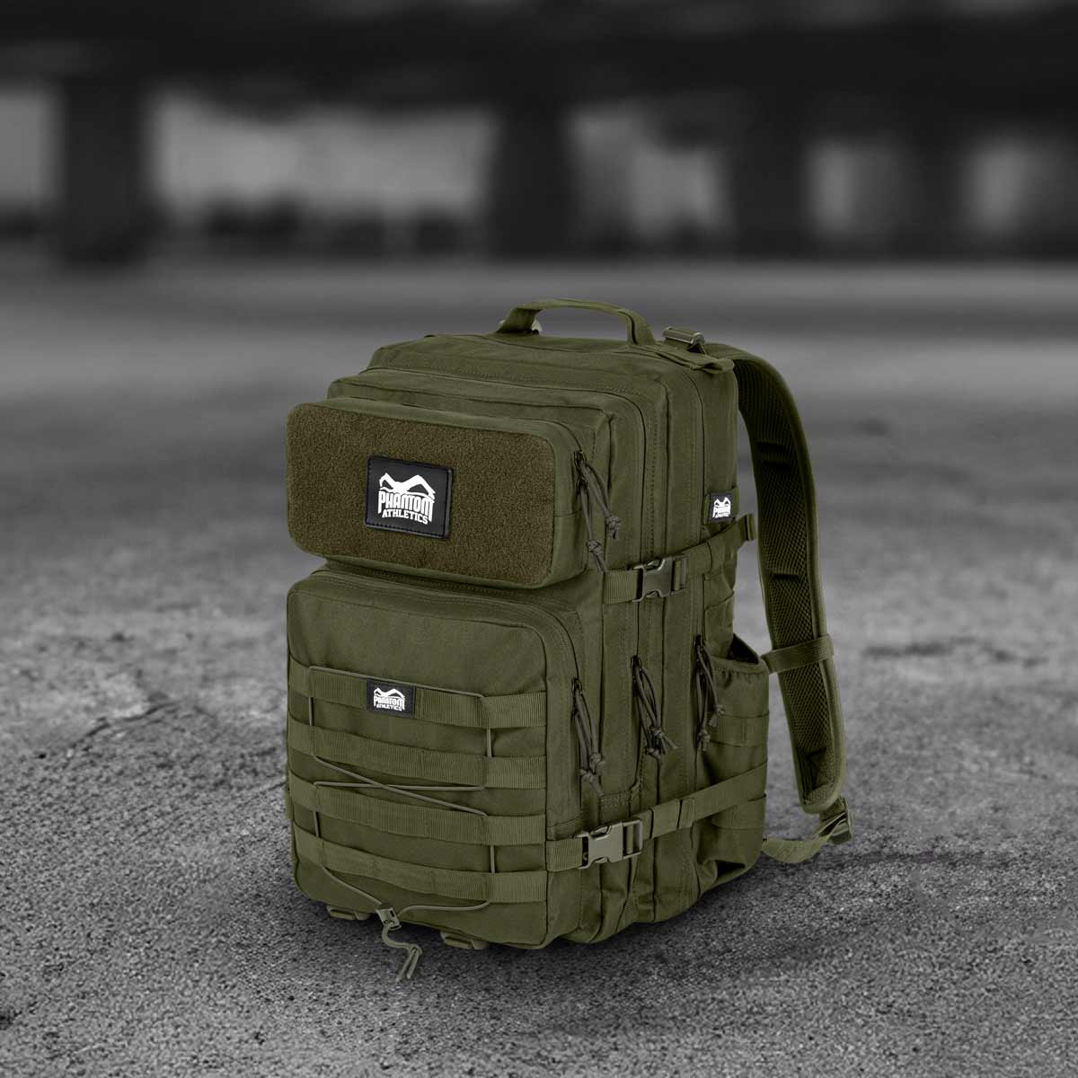 Hochwertiger Phantom Athletics Rucksack &quot;Delta Army&quot; mit strapazierfähigem Material und praktischen Fächern. Ideal für Kampfsportler, die einen stilvollen und funktionalen Begleiter suchen.