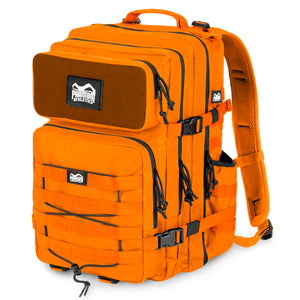 Leichter und strapazierfähiger Phantom Athletics Rucksack in kräftigem Orange, ideal für Kampfsportarten wie MMA, Boxen oder Muay Thai. Bietet ausreichend Platz für Handschuhe, Schützer und weitere Ausrüstung, perfekt für dein Training oder den Wettkampftag.
