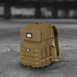Vielseitiger Rucksack von Phantom Athletics in dezenter Sandfarbe, perfekt für Kampfsportler und Fitnessenthusiasten. Strapazierfähiges Design für den intensiven Einsatz beim Training oder Wettkampf.