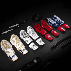 Phantom Athletics Muay Thai Shinguards in Rot, ideal für Sparring und Wettkämpfe. Leichtes und robustes Design bietet zuverlässigen Schutz und Bewegungsfreiheit.