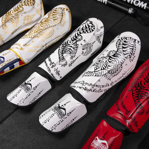 Schienbeinschoner von Phantom Athletics in elegantem Weiß, perfekt für Kampfsportler. Entwickelt, um harte Tritte abzufedern und eine lange Lebensdauer zu gewährleisten.