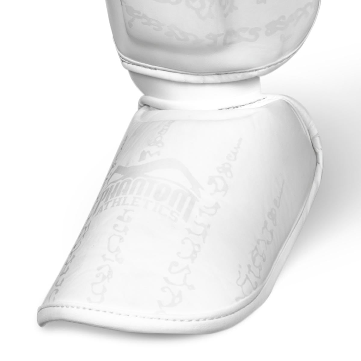 Phantom Athletics kombiniert Stil und Funktion in diesen „Muay Thai Frost – White“ Shin Guards – ideal für ambitionierte Kampfsportler im Sparring.