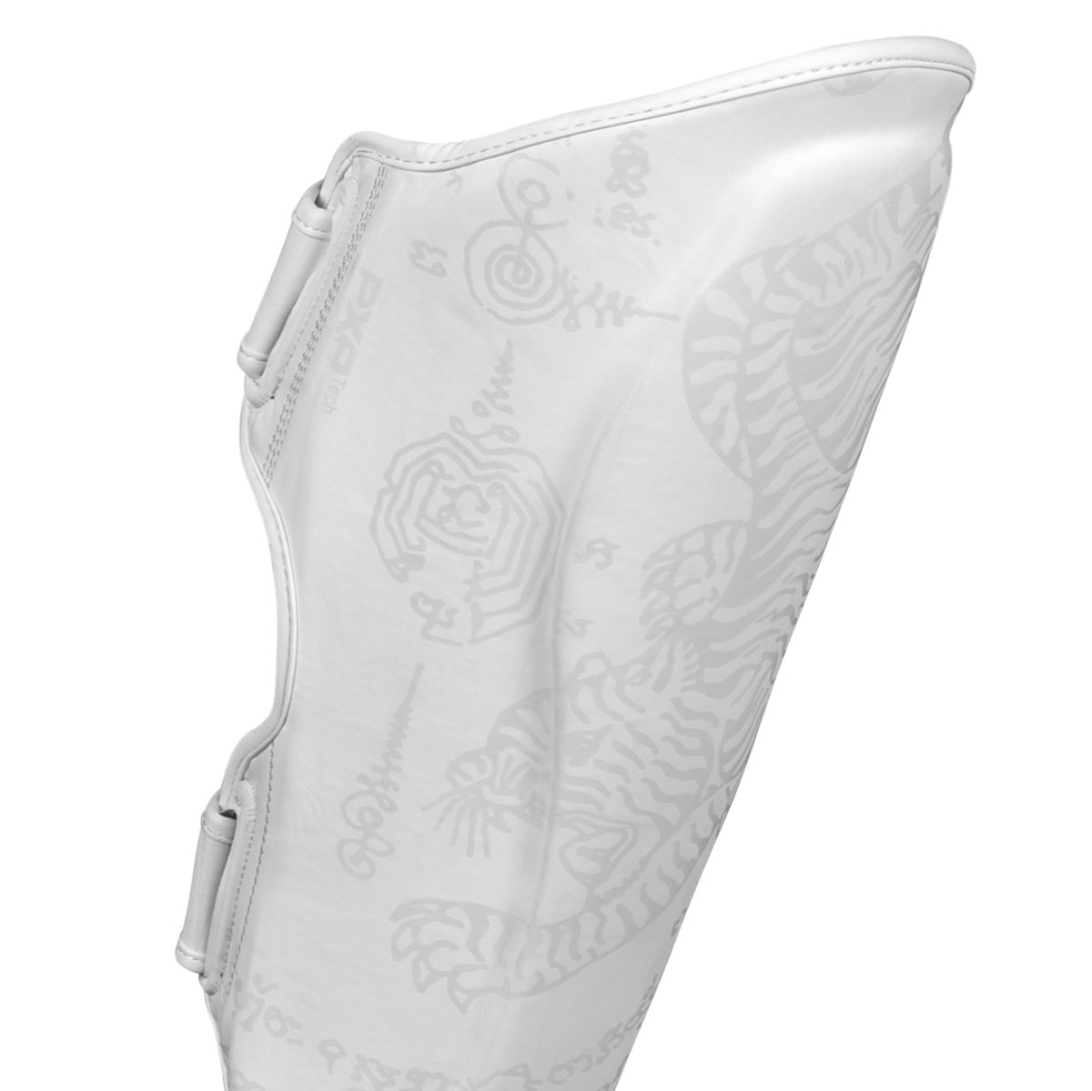 Die ergonomisch geformten Schienbeinschoner von Phantom Athletics aus der „Frost“-Kollektion garantieren Schutz, Komfort und Bewegungsfreiheit im Training.