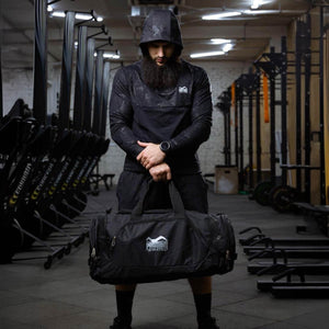 Hochwertiger Phantom Athletics Hoodie Shadow in klassischem Schwarz, ideal zum Aufwärmen vor MMA‑, Box‑ oder Kickbox‑Training und für den Cool‑Down nach intensiven Sparring‑Sessions. Das weiche, atmungsaktive Material sorgt für Komfort und Bewegungsfreiheit bei jeder Einheit. Ein Premium‑Hoodie für ambitionierte Kampfsportler.